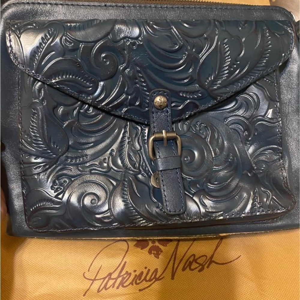 Patricia Nash NAVY Embossed Leather Crossbody Bag NWT - Picture 2 of 7